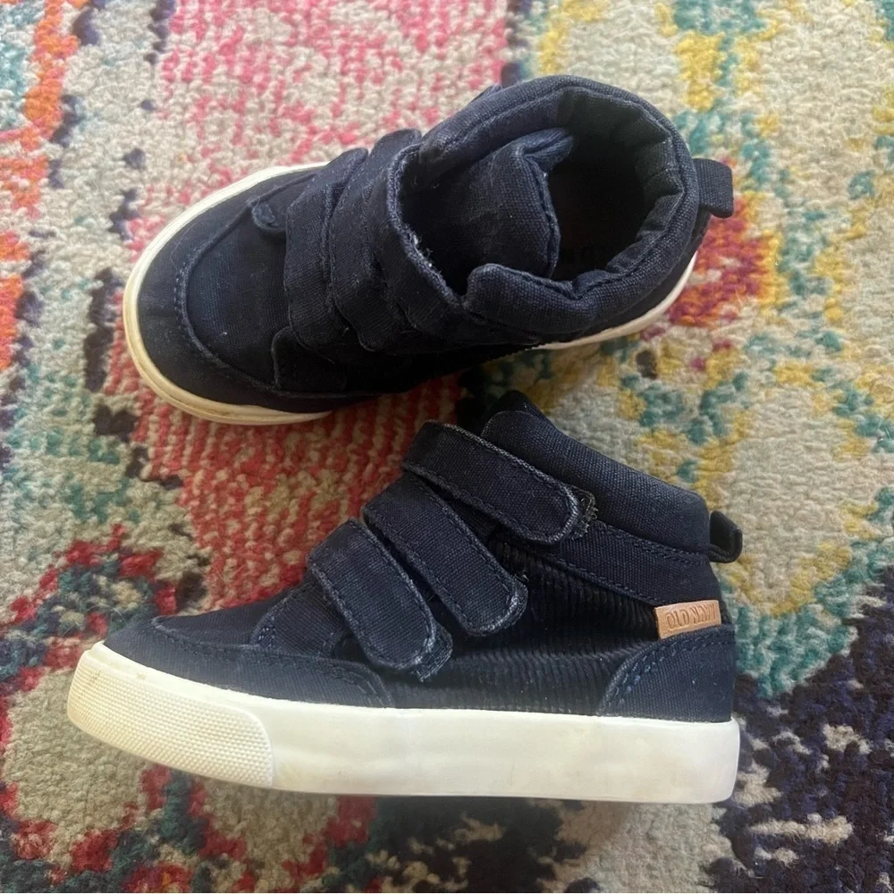 Old navy sneakers blue size 7 Kids Shoes